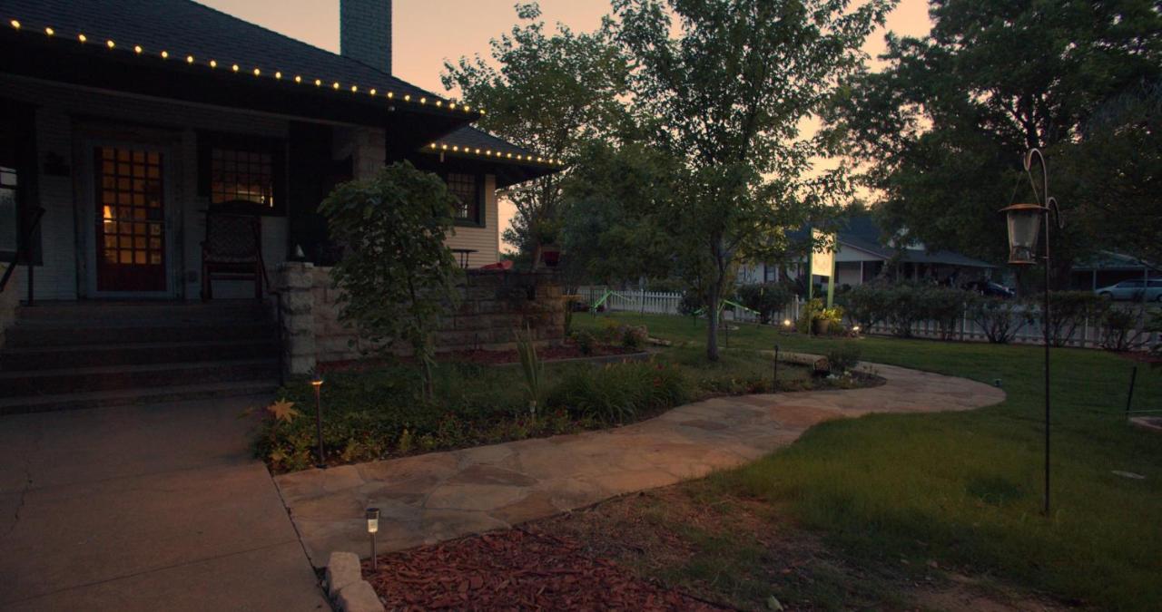Granbury Gardens Bed And Breakfast Eksteriør billede