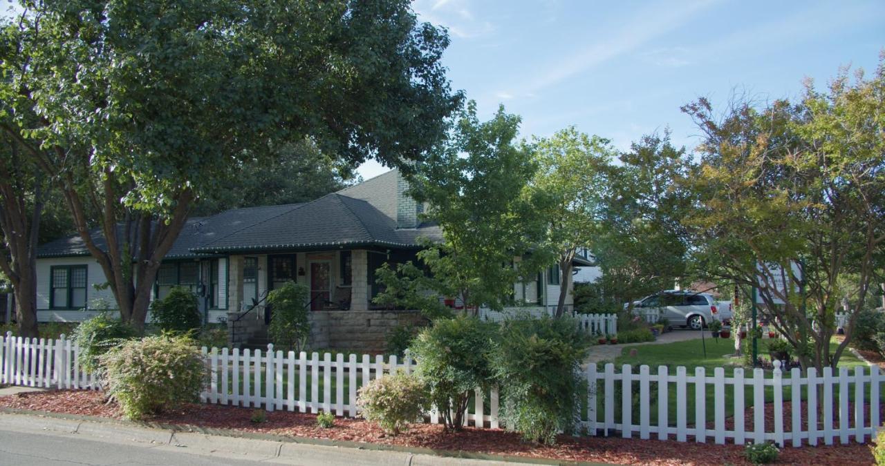 Granbury Gardens Bed And Breakfast Eksteriør billede