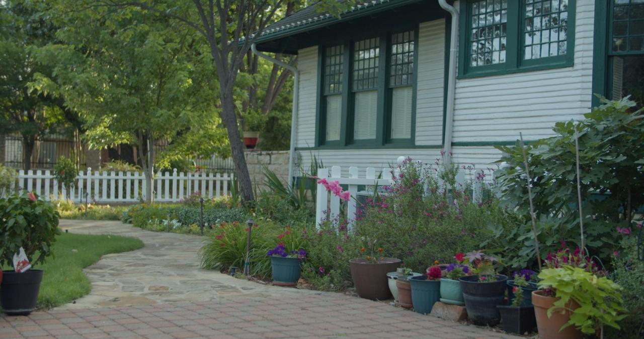 Granbury Gardens Bed And Breakfast Eksteriør billede